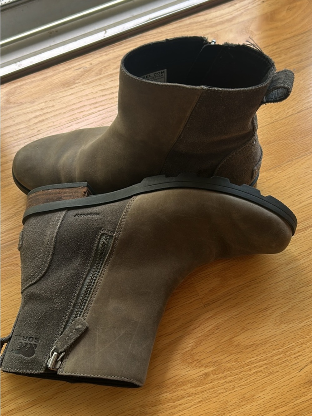 Sorel Men's Brown Suede Chukka Boots with Side Zip